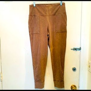 Aerie Chill Play Move two-pocket Leggings in Mauve/Pink